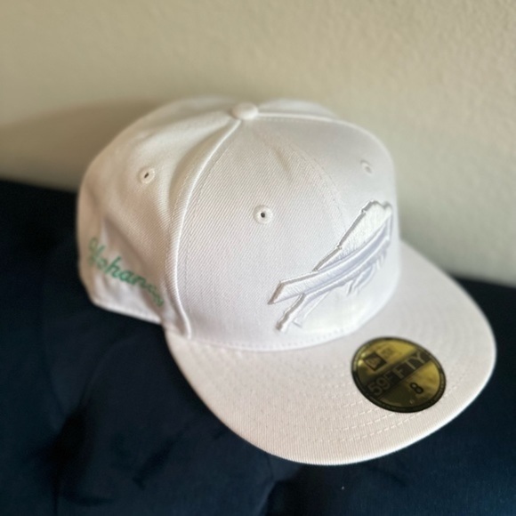 59 FIFTY Buffalo Bills Hat White On Whte Exclusive Yohandy NWT Fitted Size 8 - Picture 3 of 17